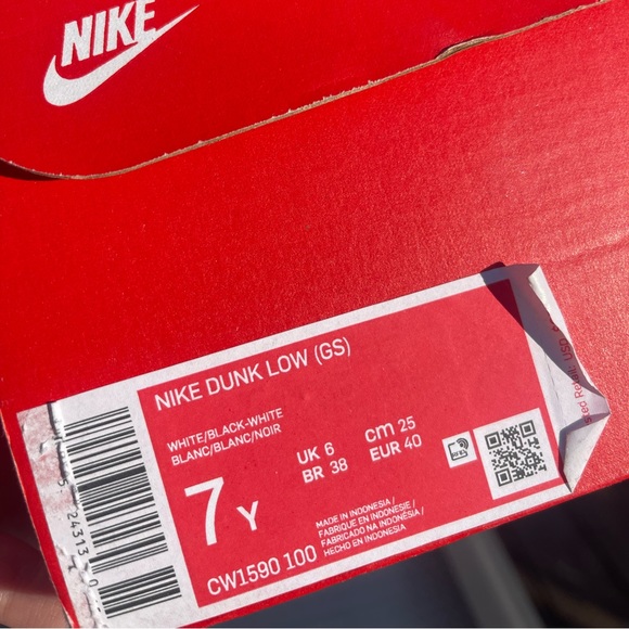 Panda dunks low (GS) size 7 - Picture 4 of 4